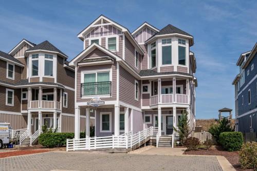 Nags Head Apartamento | Queen Elizabeth 8 Bedroom Oceanfront Home