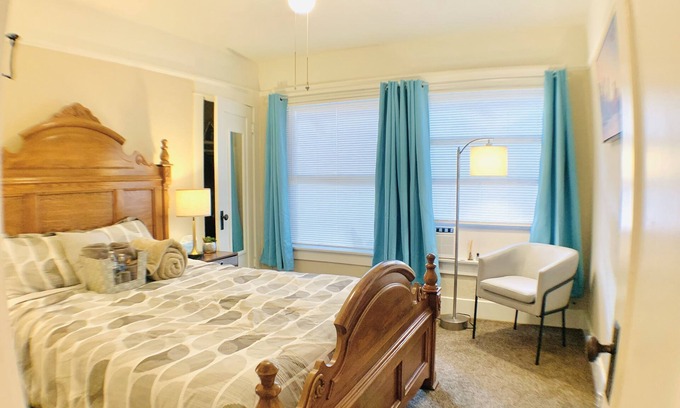Oleander - Sunset Apartamento | Queen Full Twin Bed/Sleeps 5/Furnished Private APT/In-Unit Washer Dryer/65" HDTV