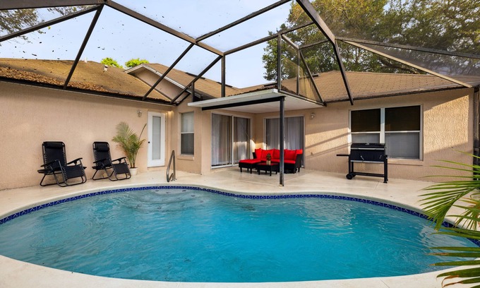 Ocoee Apartamento | Queen Guest Suite with Pool View and Nearby Lake
