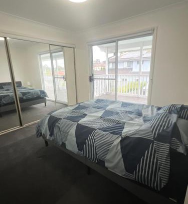 South Wentworthville Casa | Queen Room with Private Balcony - SW4