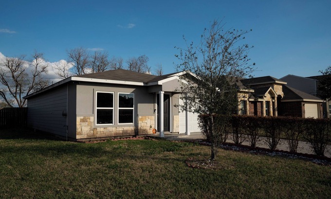 Mercedes Casa | Queen's Hidden Gem w/ Game Room - 5 beds/sleeps 9