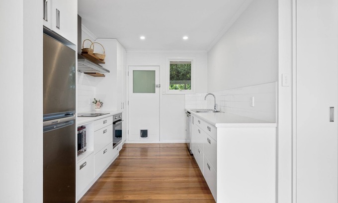 Riccarton Casa | Queen Size Bedroom Near Hagley Park sharing kitchen & Bathroom with host & guest