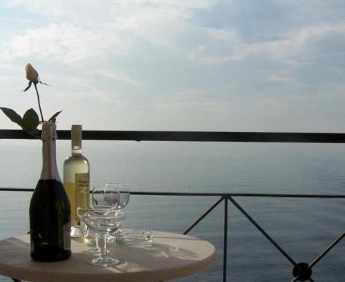 Peiraiki Hotel | Queens Leriotis Hotel