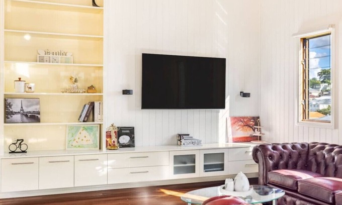 Coorparoo Casa | Queenslander w/ large and comfy Patio/ family Home