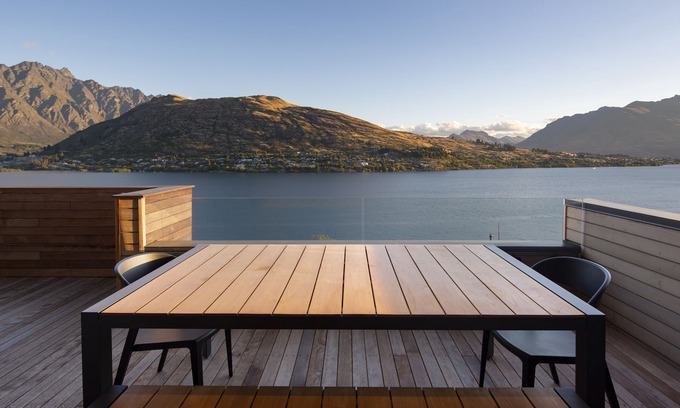 Frankton Villa | Queenstown Lake & Mountain Magic