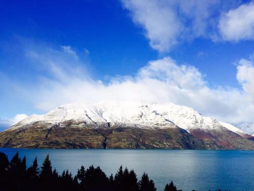 Sunshine Bay Casa | Queenstown Lakeview Holiday Home-5mins to town