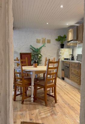 Auvers-sur-Oise Casa | Quelques part à Auvers sur oise, Spacieuse Maison, Calme, Terrasse, 8 pers, Wifi