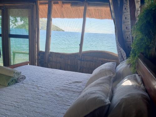 Cape Maclear Cabina | Quest at Cape Maclear