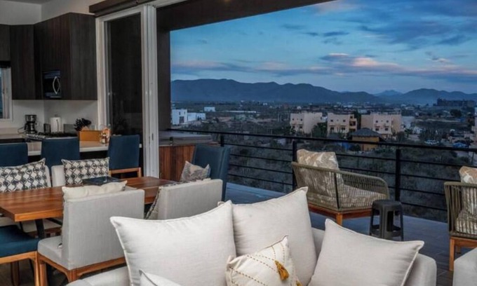 Todos Santos Casa | Quick walk to Cerritos Beach, private Hot tub, pool, gym, ocean & mountain VIEWS
