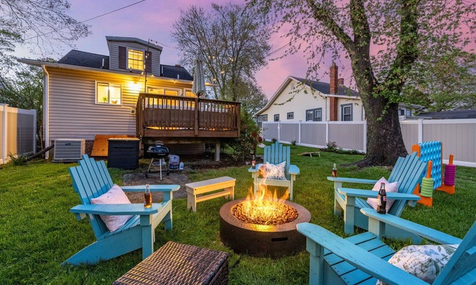 North Beach Cabaña | Quick walk to the beach! Fire pit, Corn hole, Games & More!