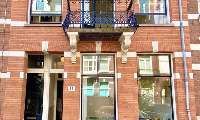 De Weteringschans Apartamento | Quiet 145m2 with garden in top location in centre-walk to major attractions !