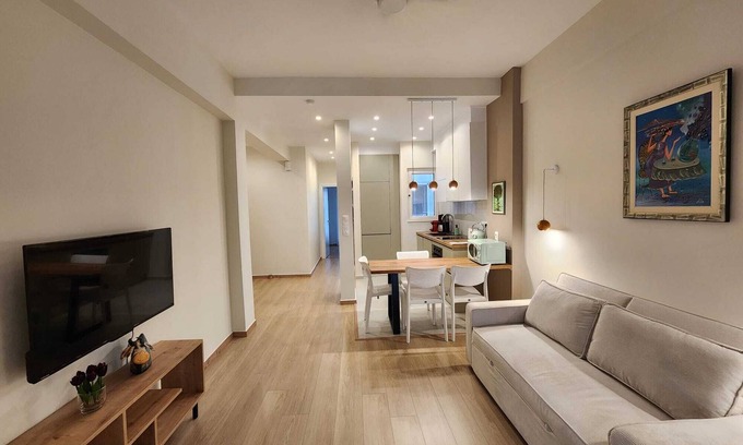 Petralona Apartamento | Quiet 2-bedroom apartment "Smile in Center of Athens" with AC