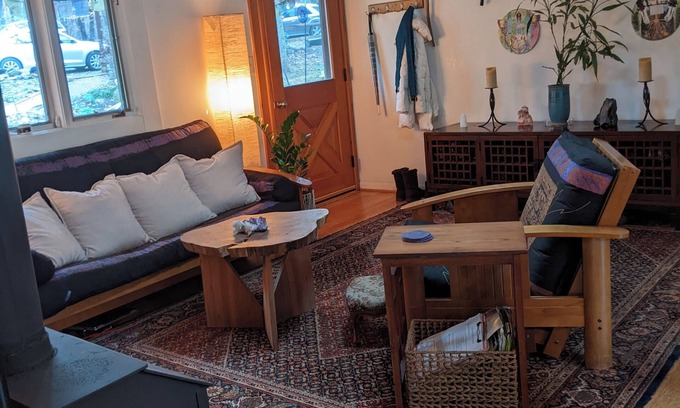 Batesville Casa | Quiet 2-bedroom house with AC/wifi in the woods near Charlottesville