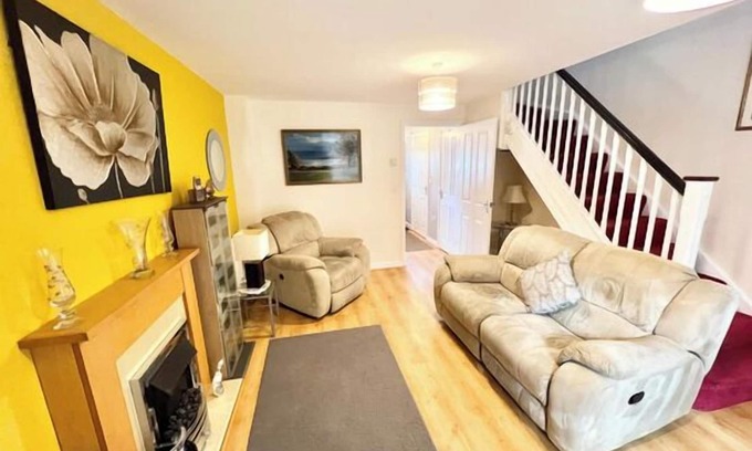 Penderry Casa | Quiet 2bedroom Home-Garden-Parking-Family Friendly