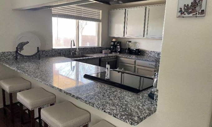 Northeast Heights Apartamento | Quiet 3 Bed/2 Bath Home with quick access to I-25