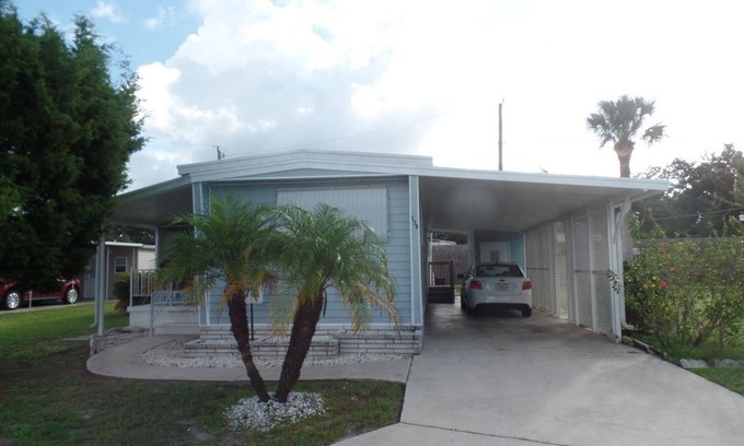 Sarasota Casa | Quiet 55+ Community Mobile Home for Rent