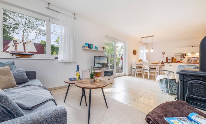Zingst Apartamento | Quiet and central vacation apartment with fireplace by the Baltic Sea
