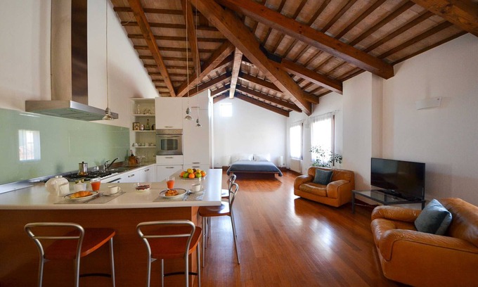 Castello Apartamento | Centrally Located Minimalist Open Space Loft in Castello