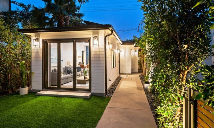 Carlson Park Casa | Quiet and Elegant Retreat for 4 Travelers