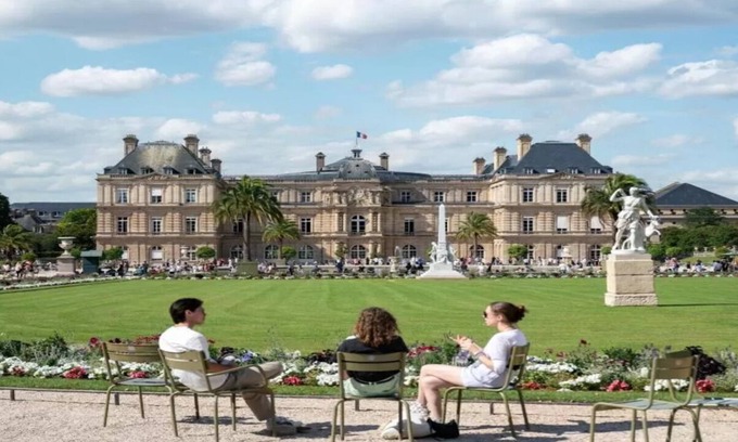 Odeon Apartamento | Quiet and fabulous view on the iconic Jardin du Luxembourg IN SAINT GERMAIN