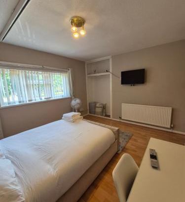 Caerau Casa | Quiet and professional friendly