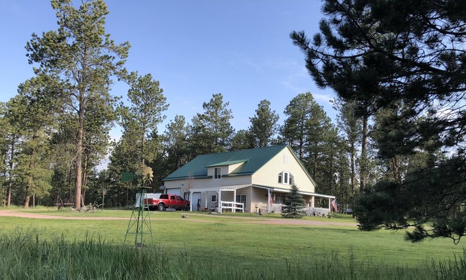 Custer Casa | Tranquilo y aislado: escenario perfecto para su escapada: hermoso y conveniente