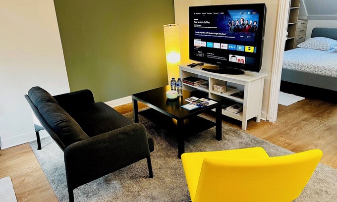 Saint-Quentin Apartamento | Quiet and spacious apartment, fully equipped, wifi Share Save