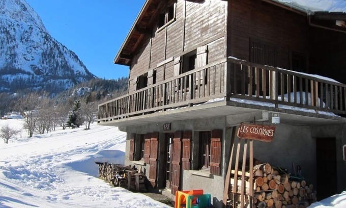 Vallorcine Chalet De Esquí | Chalet familiar tranquilo y soleado, 100m², 5 habitaciones, balcón, jardín.