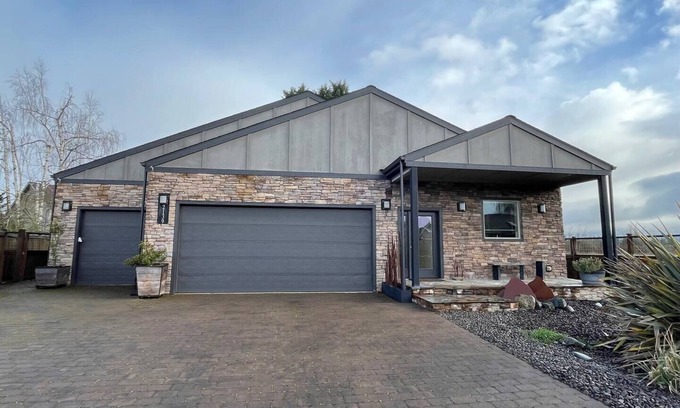 Eugene Casa | Quiet and Unique Home in North Gilham Neighborhood 5 miles from Autzen Stadium
