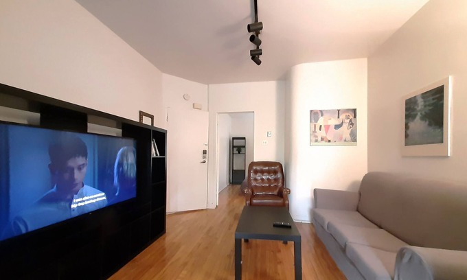 Cote-Saint-Paul Apartamento | Quiet Apartment 3 min walk to metro 10 min to downtown