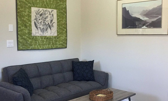 Sackville Apartamento | Quiet Apartment in Town Limits with Country Views