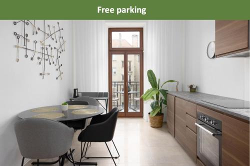 Prague 2 Apartamento | Quiet apartment in the city center near the metro with with balcony and parking