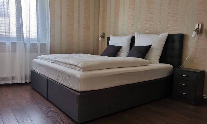 Neupetritor Apartamento | Apartamento tranquilo con vista verde en ubicación urbana