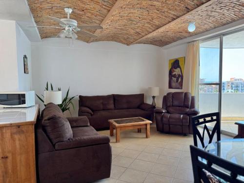 Marina Mazatlan Apartamento | Quiet apartment with pool right on the beach