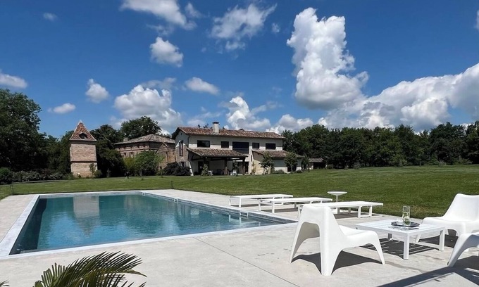 Coufouleux Casa | Architect House & Lantern Festival / Granero bellamente convertido en 5 acres