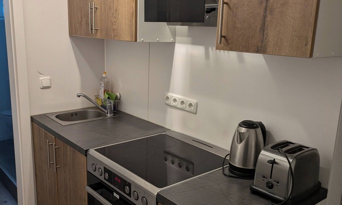 Center Apartamento | Quiet basement accommodation with private entrance. Ideal for couples!