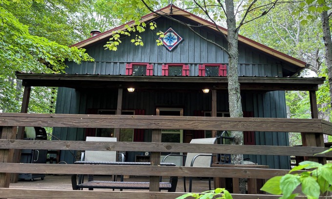 Frank Cabina | Quiet Cabin On Top Of Mountain! Off the grid between Newland & Spruce Pine-Hwy19
