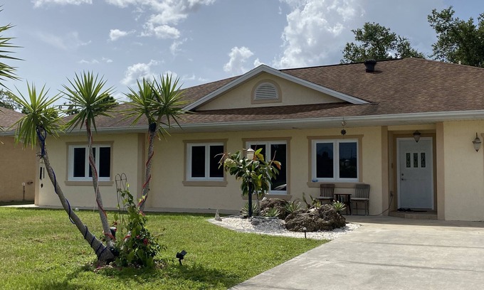 Warm Mineral Springs Casa | Quiet/Charming 2/2 retreat in North Port, Warm Mineral Springs