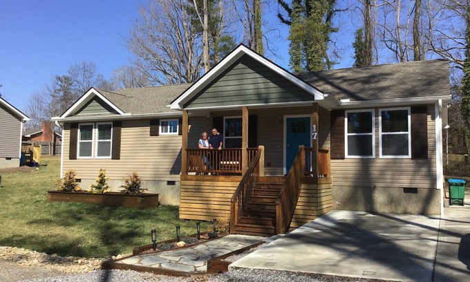 Oakley Casa | Quiet & Chic 3 BR Cottage w/ Private Garden Near Downtown Asheville