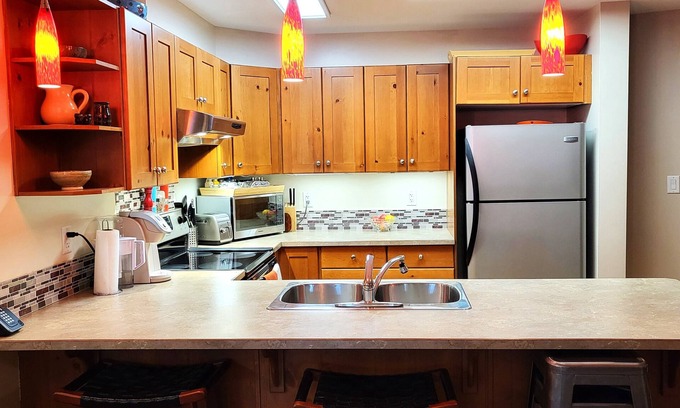 Okanagan-Similkameen Condominio | Quiet City Centre Condo on the KVR Trail. Location behind a major shopping area