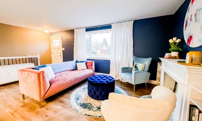 Southeast Colorado Springs Casa | Quiet Clean Pet Friendly Close to Downtown Sleeps 10