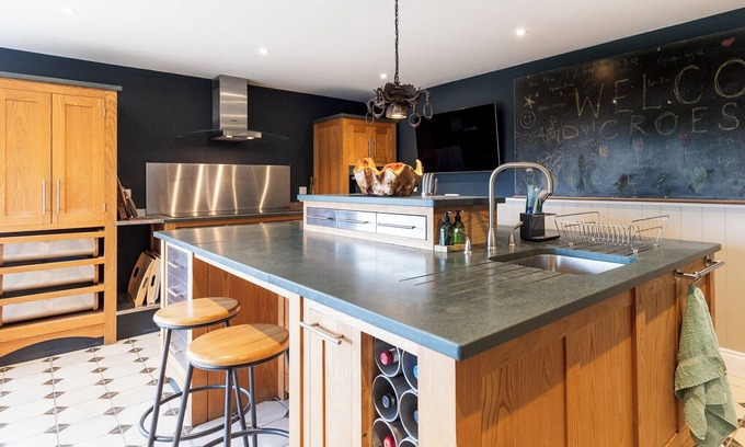 Moylegrove Casa | Quiet coast & country cottage with sea views.