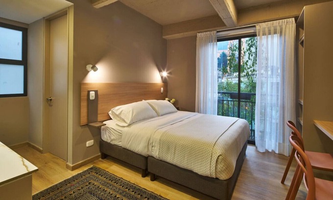 Financial District Apartamento | Quiet Comfort with City Access – Chapinero Stay