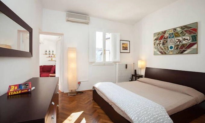 Santa Maria Novella Apartamento | QUIET & COSY APARTMENT BY SANTA MARIA NOVELLA SQUARE AND TRAIN STATION