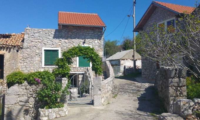 Novi Vinodolski Cabaña | Casa tranquila en el antiguo pueblo cerca del mar