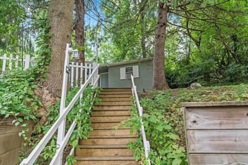 Wagontown Casa | Quiet Cottage In The Woods, On A Country Road