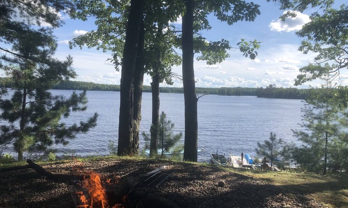 Elcho Cabaña | Cabaña tranquila con impresionantes vistas al lago tranquilo cerca de Elcho y Pelican Lake WI