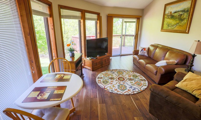 Asheville Cabaña | Tranquilo ambiente campestre, 1/8 mi., Principal gro. tienda, puntos de venta, 5. 3mi. el centro de As