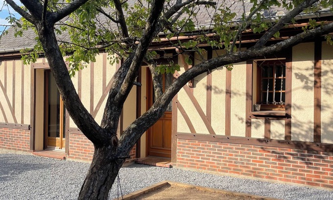 Triqueville Casa | Quiet country house with hiking trails. Dogs welcome.
