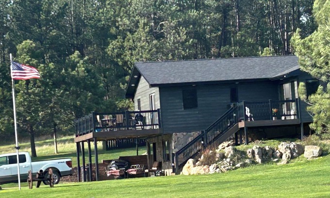 Custer Casa | Entorno campestre en los pinos ubicados en la base de Black Hills